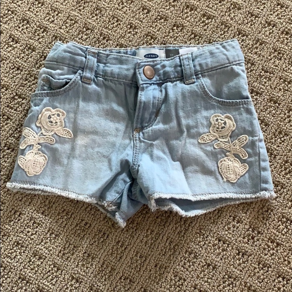 Old navy shorts size 3T